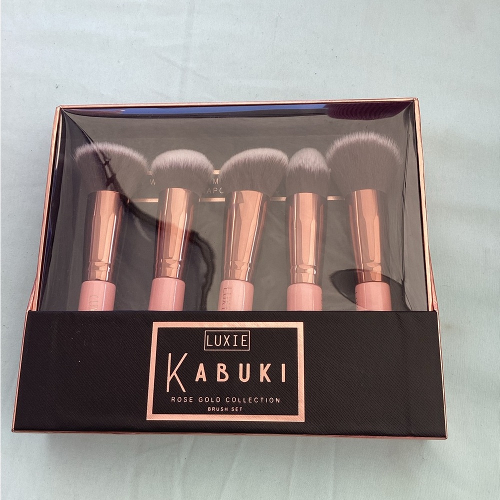 Luxie kabuki brush set